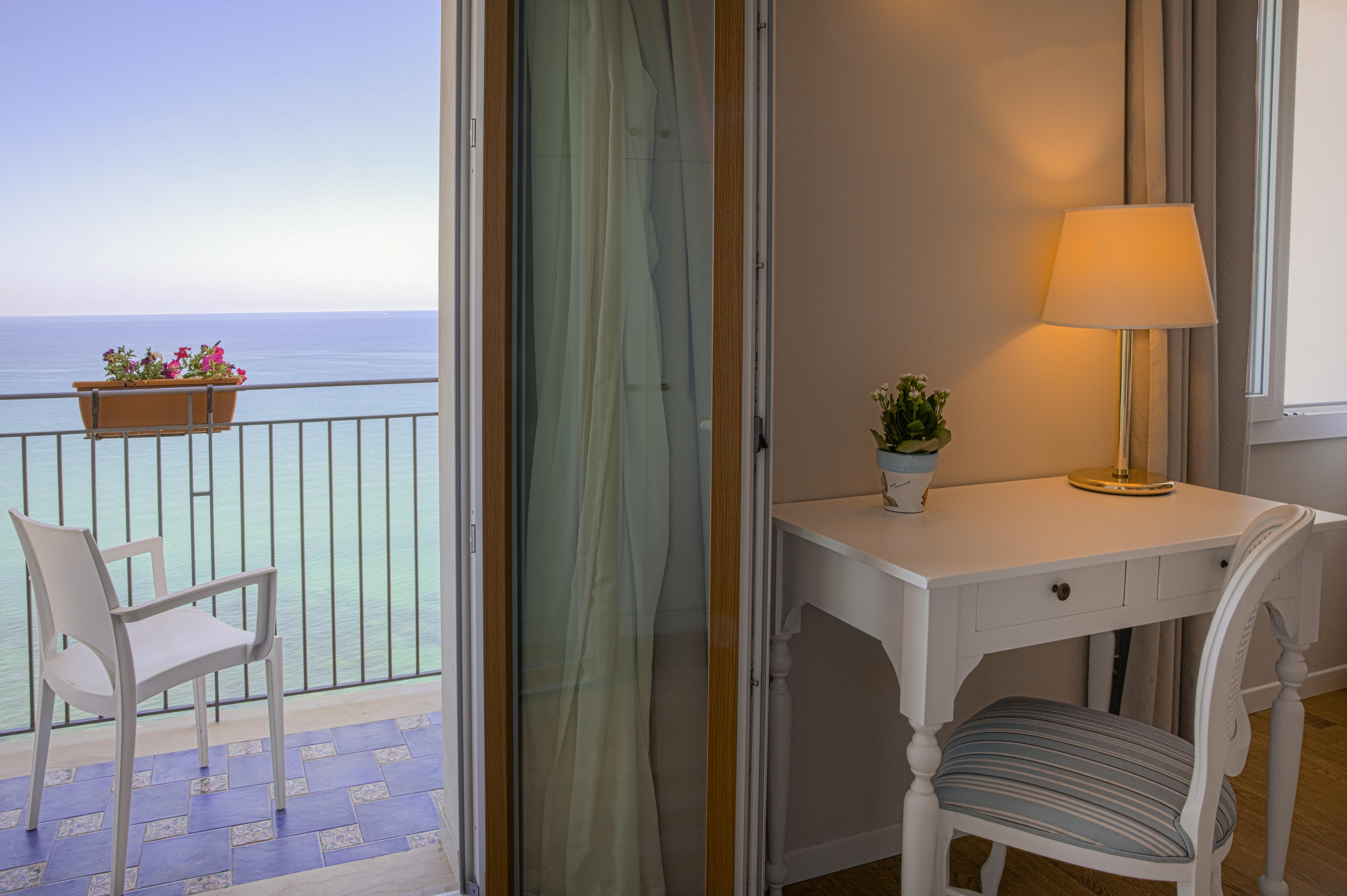 Hotel Punta Nord Est Castellammare del Golfo Bagian luar foto